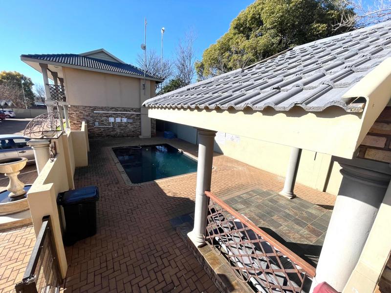 To Let 1 Bedroom Property for Rent in Kannoniers Park North West
